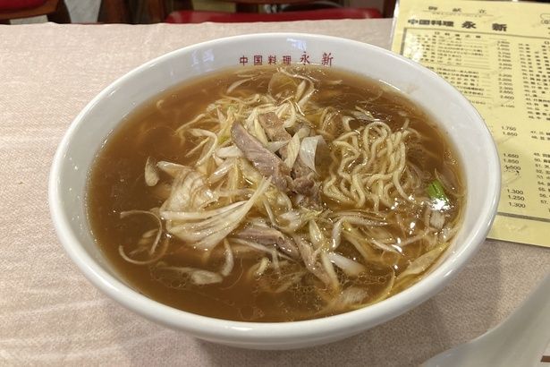 上湯スープとカエシが合わさり、濃い旨味が完成する