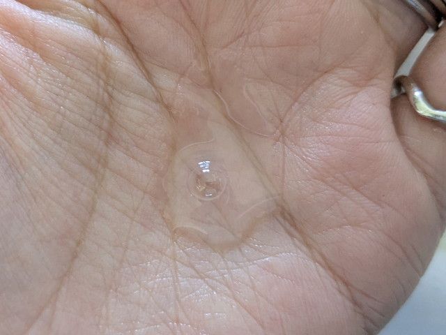 メディショット AZ20皮脂バランス濃美容液 テクスチャー