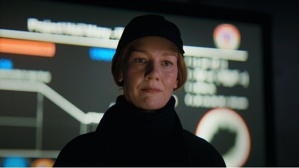 【写真を見る】まさかの選曲！ザンドラ・ヒュラーがカラオケシーンの誕生エピソードを語る [c] 2025 CTMG. All Rights Reserved.