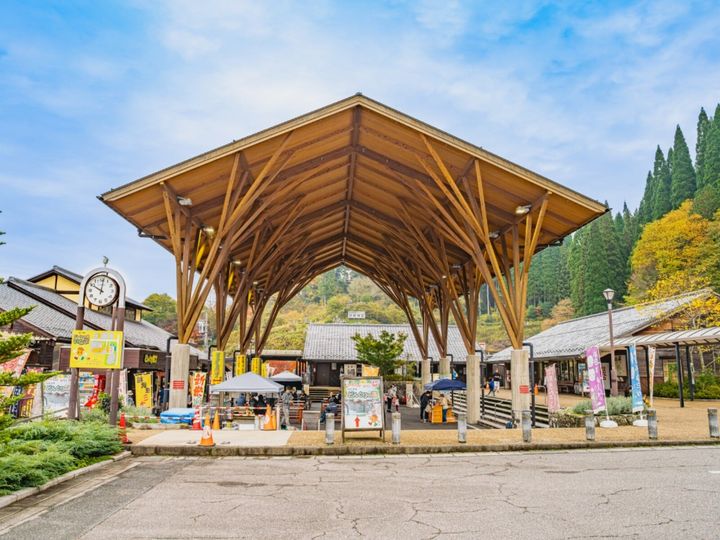 All About ニュース編集部が全国250人を対象に実施した「道の駅に関するアンケート」の調査結果から、グルメが魅力的だと思う「愛知県の道の駅」ランキングを発表！ 2位「どんぐりの里 いなぶ」を抑えた1位は？