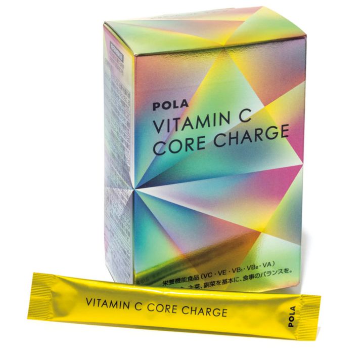 独自処方を採用したビタミンCを中心に、12種類のビタミン、セラミド、亜鉛などをバランスよく配合。水なしで飲める顆粒タイプ。2.3g×30包 ￥5,832（ポーラ）