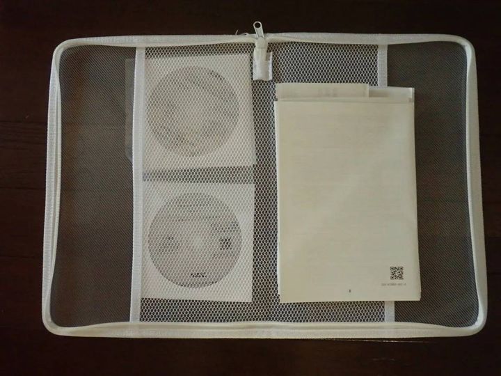 DAISO(ダイソー)：A4ジッパーファイル(ホワイト、ポケット付)