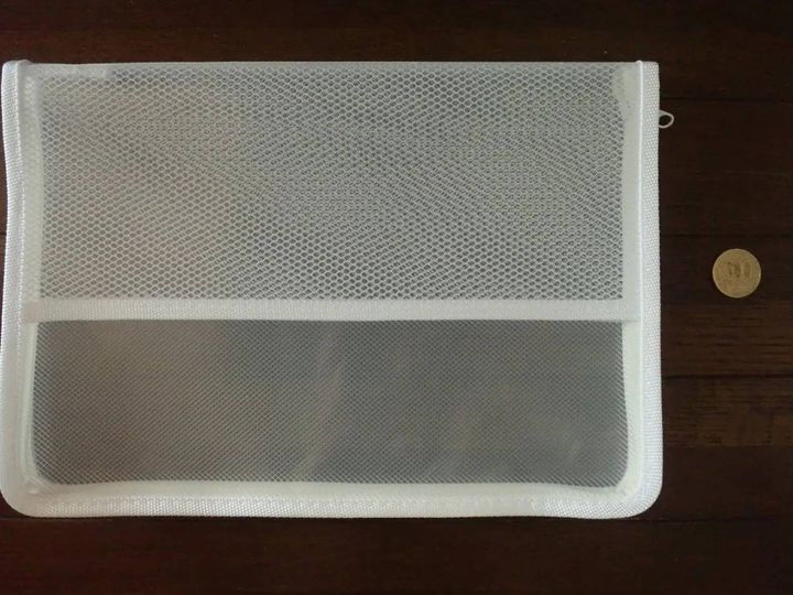 DAISO(ダイソー)：A4ジッパーファイル(ホワイト、ポケット付)