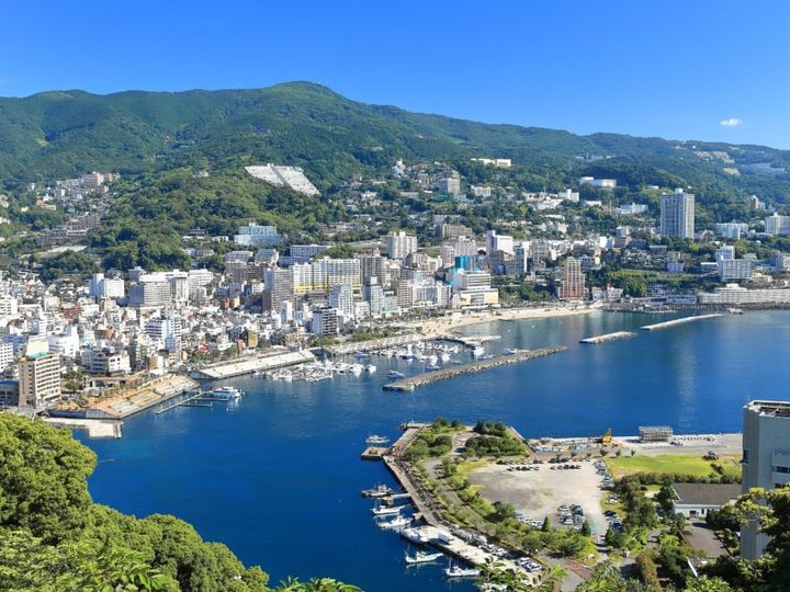 All About ニュース編集部が全国250人を対象に実施した「温泉に関するアンケート」の調査結果から、日本百名湯の中で、好き＆行ってみたい「東海地方の温泉」ランキングを発表！ 2位「熱海温泉」を抑えた1位は？