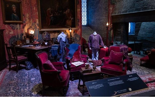 展示を見たら『ハリー・ポッターと賢者の石』をまた観たくなること間違いなし