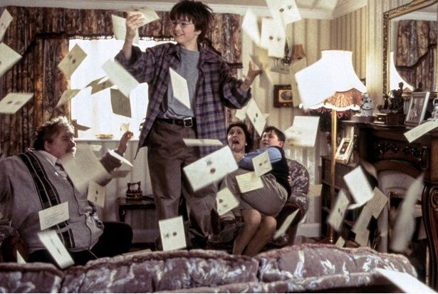 ダーズリー家に届けられる大量の入学許可証も、ツアーで再現されている [c]Everett Collection/AFLO