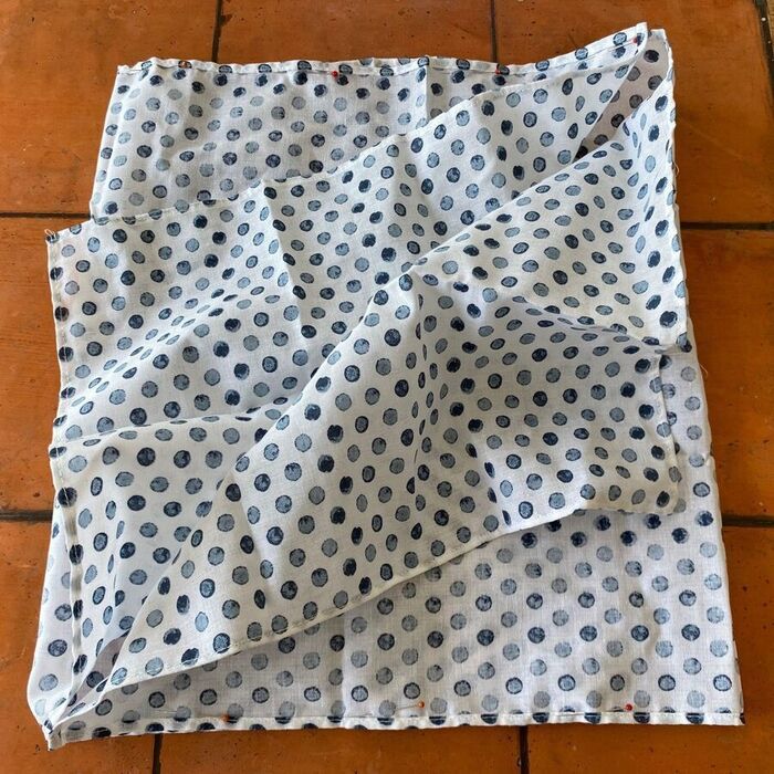 100均手ぬぐいでおしゃれな「おさんぽバッグ」ができちゃった！2箇所縫うだけの簡単リメイク♪