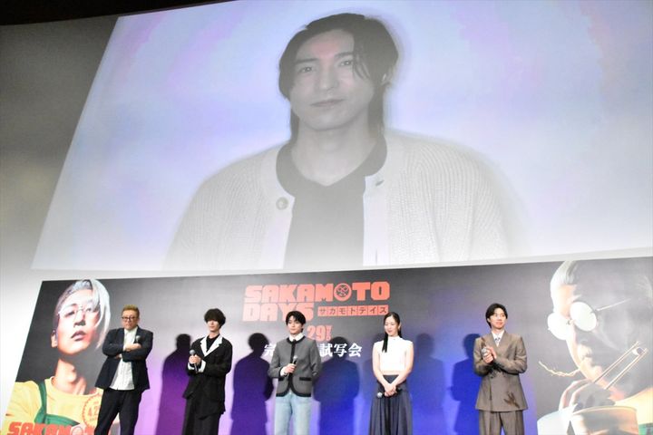 映画『SAKAMOTO DAYS』完成披露舞台あいさつにて クランクイン！ width=