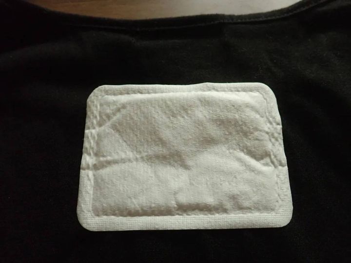 DAISO(ダイソー)：いつでもぽかぽかカイロ貼るタイプミニ