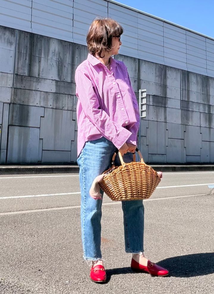 26年3月YUMIKOさんブログ_無印良品のピンクストライプシャツで春のデニムコーデ