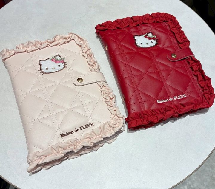 メゾン ド フルール × ハローキティ いちごマルチケース