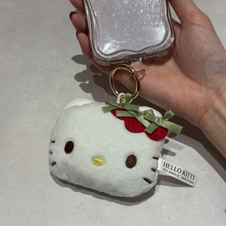 メゾン ド フルール × ハローキティ いちごぬいぐるみチャーム 