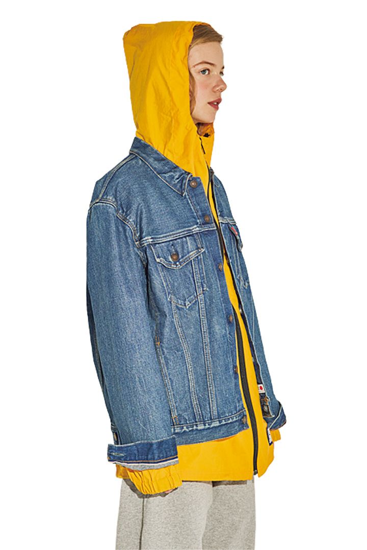 違いがすごすぎて驚愕。この春試したいネックラインに差し色を入れたコーデ4選