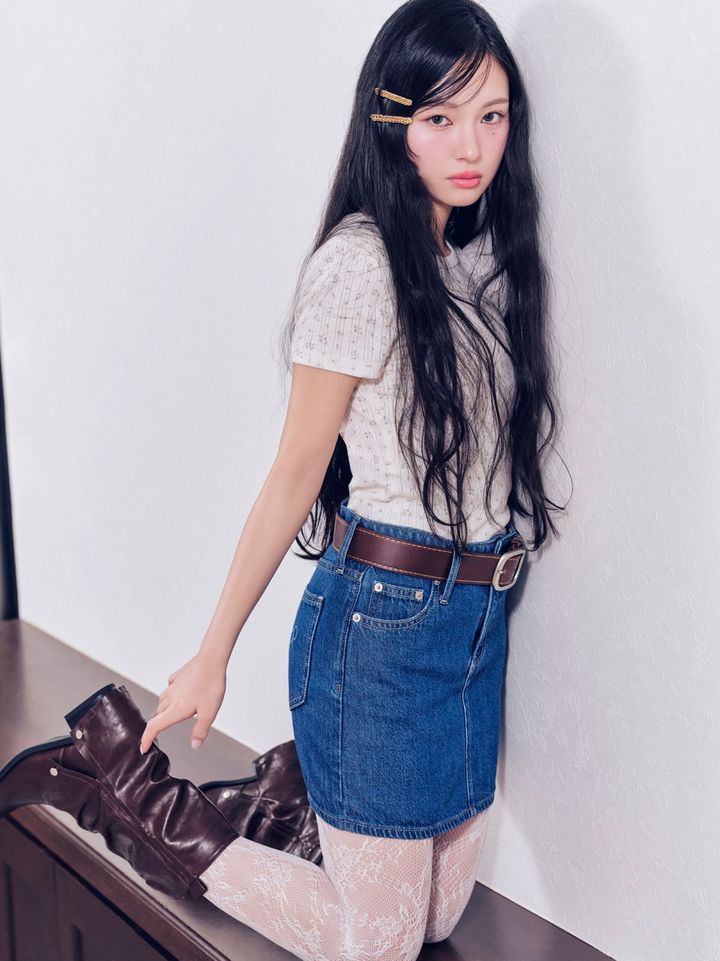 ミニスカート、花柄トップス、レースで韓国ギャル感を演出した2026年春の最旬スタイリング。