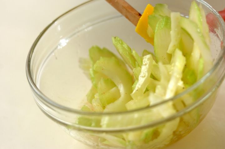 セロリのマリネの作り方1