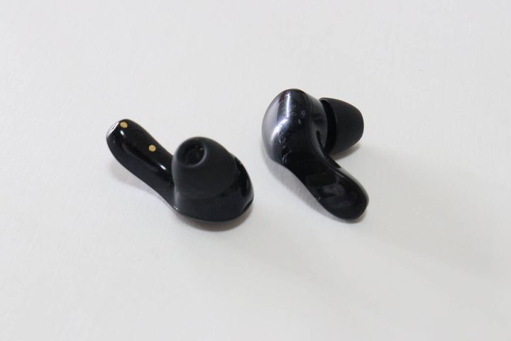 完全ワイヤレスイヤホン（ TWS008、クリア×ブラック） イヤホンの形状