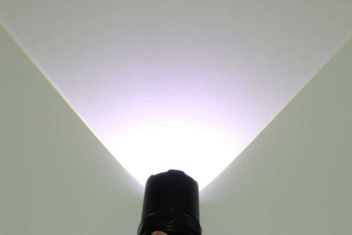 ダイソー RECHARGEABLE LED LIGHT 光量
