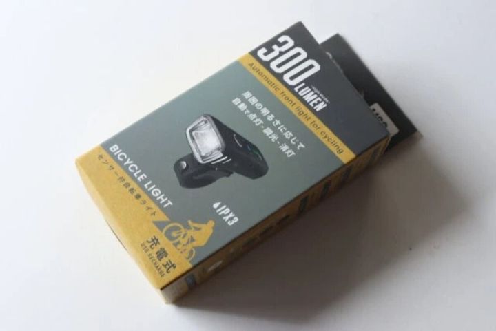 ダイソー センサー付き自転車ライト パッケージ
