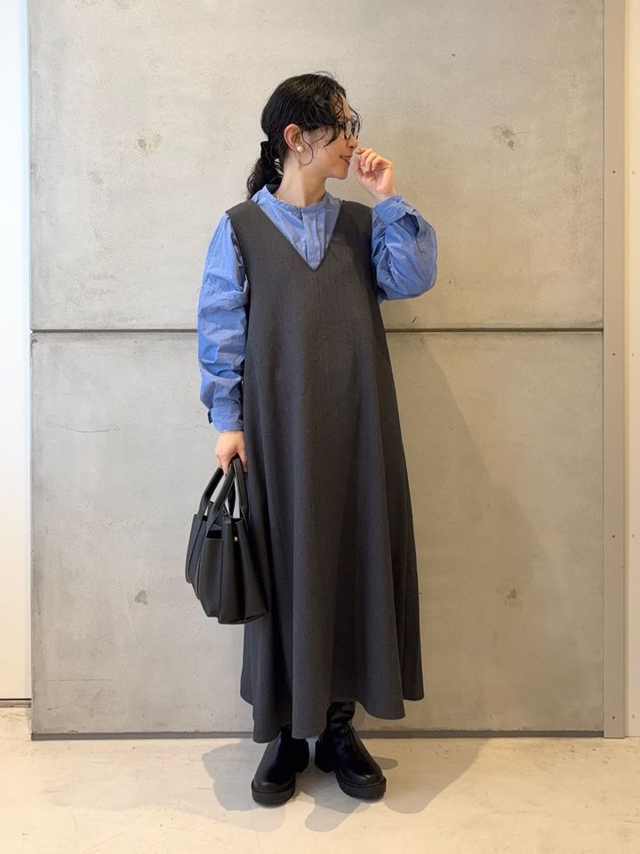 着まわせて万能！ Vネックのジャンパースカート