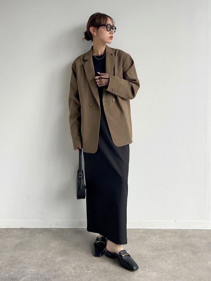 黒ロングスカートコーデ4