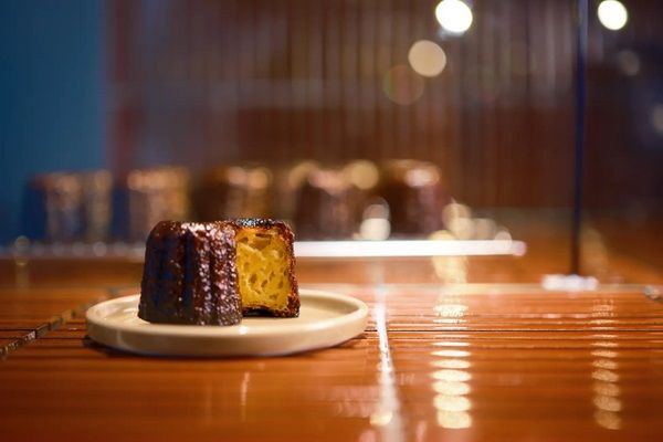 無駄を省き、自然な美味しさを最優先する「マツイノカヌレ東京本店」のカヌレが「1 Hotel Tokyo」の特典に採用