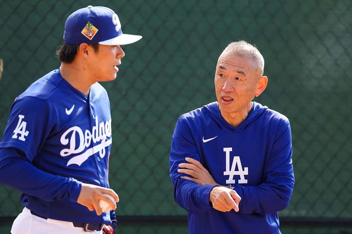 ドジャース・山本由伸を支える矢田修（C）Getty Images