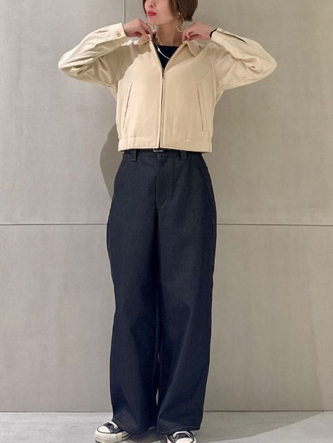 婦人レーヨンコットン襟付きショートブルゾンを着たコーデ