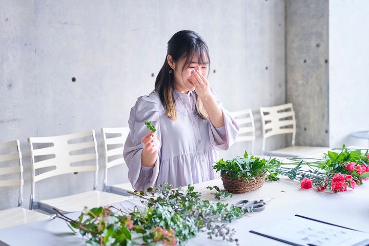 ユーカリの葉の香りをかぐのじょ