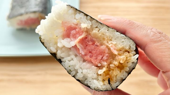 豪華おにぎり出たっ！【ローソン】にまるで“丼”のワンハンドグルメ