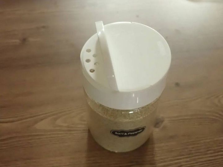 DAISO(ダイソー)：味塩こしょうつめかえボトル