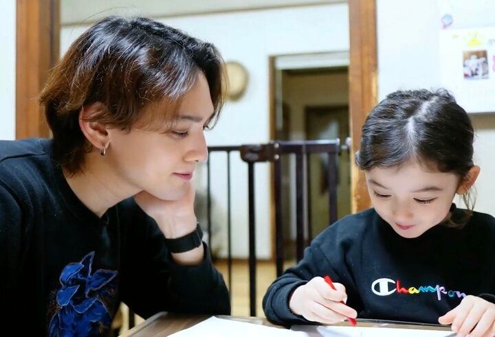 【写真・画像】イケメンシンパパ（36）と可愛すぎる娘（6）の子育てルーティーンに驚きの声「睡眠時間が…」「応援したくなる」 1枚目