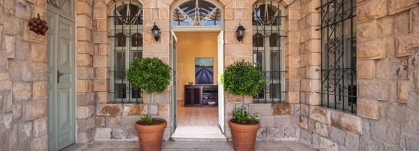 【大阪府大阪市】「死海」の成分とアロマテラピーを融合したコスメ「TRINITAE」が阪神梅田本店で期間限定販売