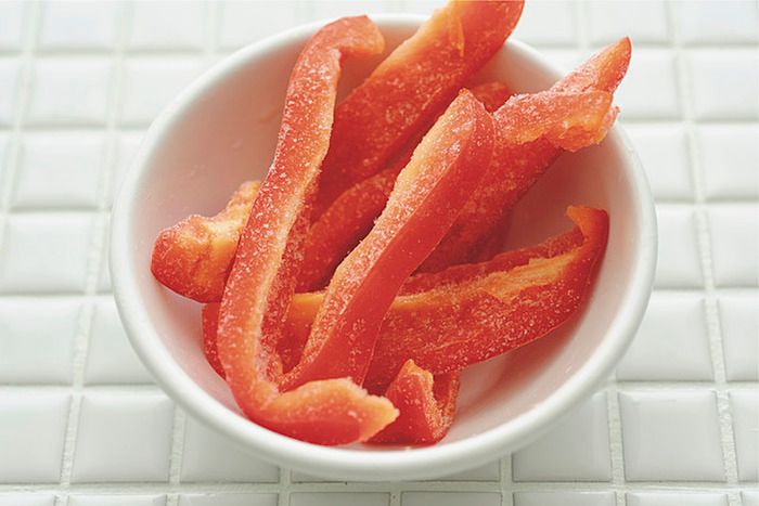 ピーマンやパプリカは縦に4～6等分して