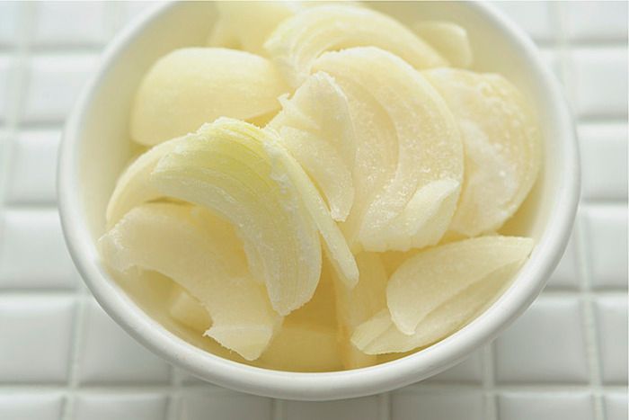 玉ねぎはくし形やみじん切りに