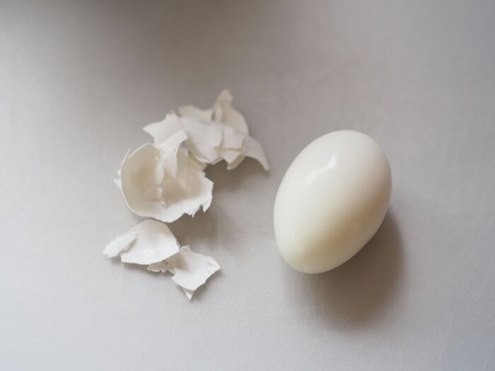 『ゆで卵の殻むき』いちばんラクにできるのはどれ？〈3つの方法〉を試してみた！