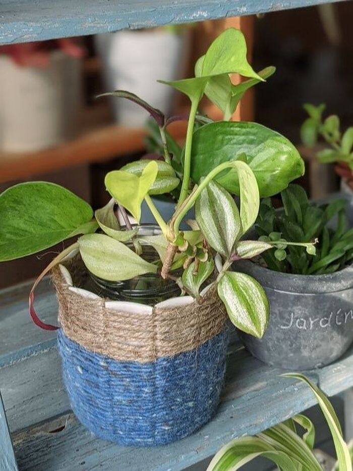 紙コップを毛糸で編むだけで…かわいい『小物入れ』ができちゃった！【簡単ハンドメイド】