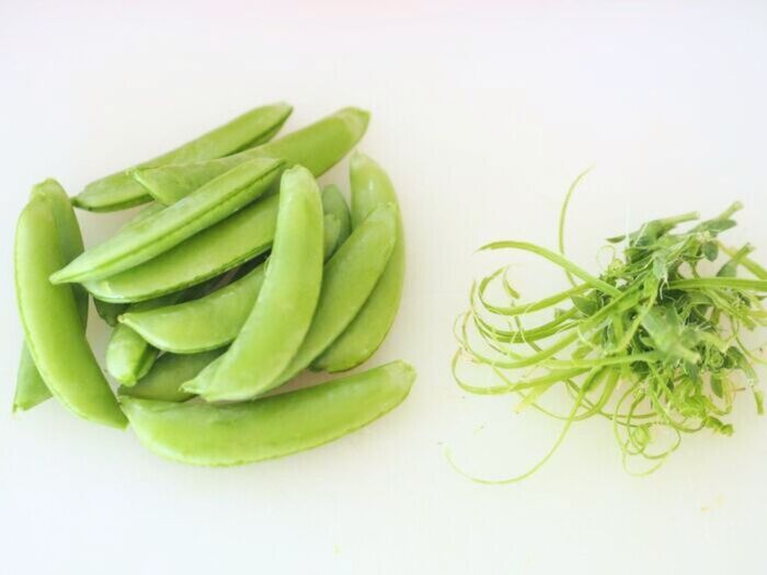『スナップエンドウの筋』を一発で取る方法。キッチンにあるもので簡単にできますよ♪