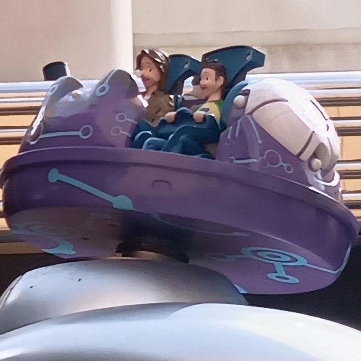 音と光がシンクロする、まるで宇宙にいるかのような爽快ライド！