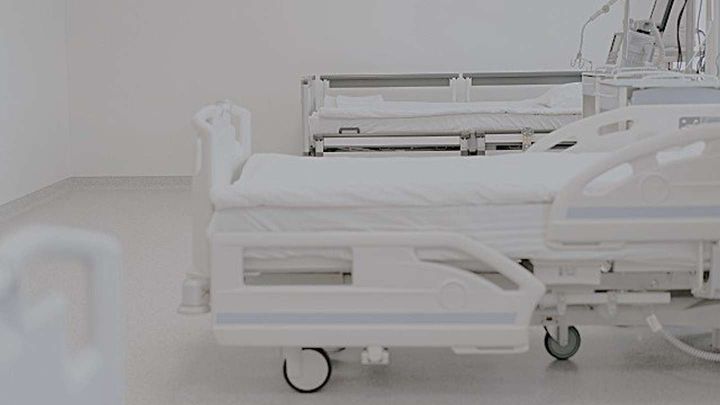 あっという間に入院となり（画像はphotoAC）