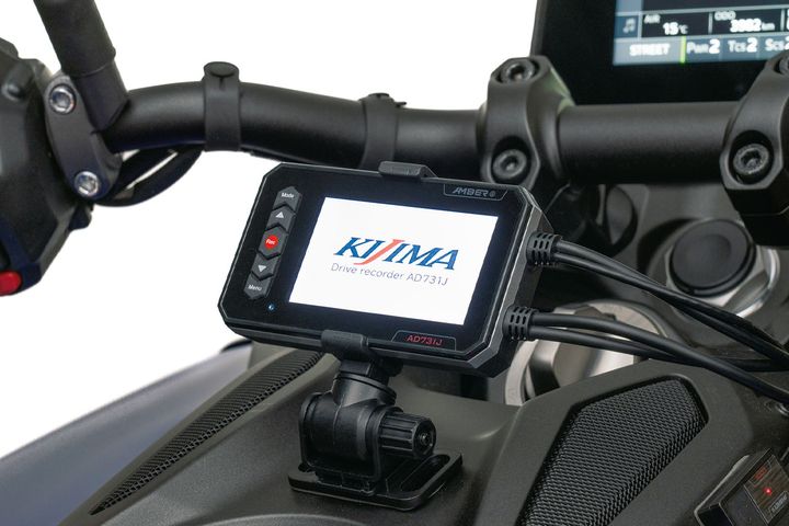 バイク専用ドラレコの決定版。キジマ「AD731J」が実現する、安全と旅の思い出の同時記録