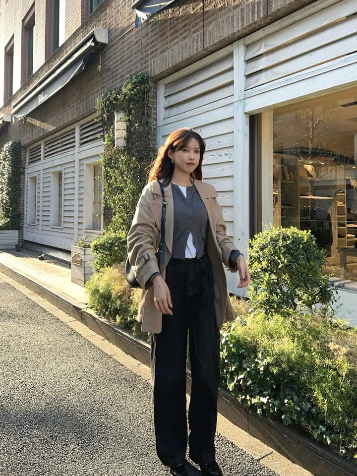 ダークカラーできれい見えするデニムコーデが完成 出典：WEAR