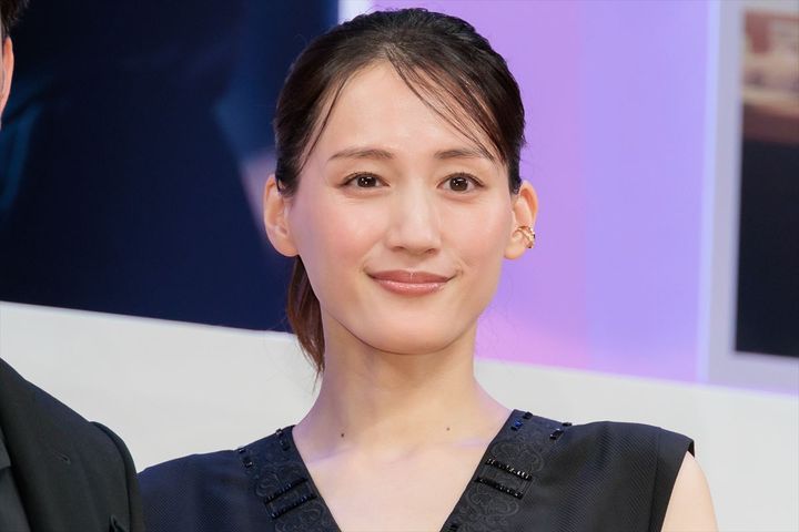 綾瀬はるか、『人はなぜラブレターを書くのか』完成披露試写会に登場 クランクイン！ width=