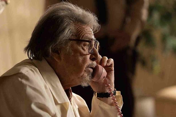 【写真を見る】強引な手法で巨万の富を築いたメリディアン・モーゲージ社の社長M・L・ホール役にアル・パチーノ [c]2025 Starlight Digital Ventures, LLC. All Rights Reserved.