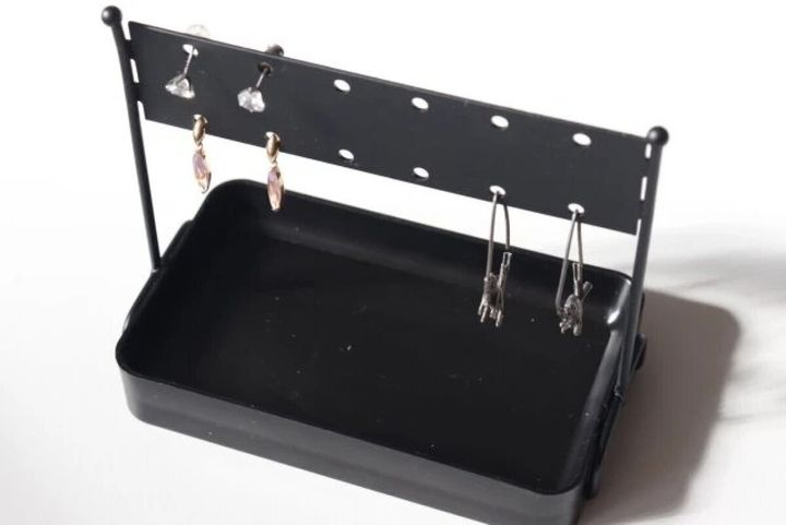 ダイソー ピアススタンド（小物トレー付、ブラック） 使用例