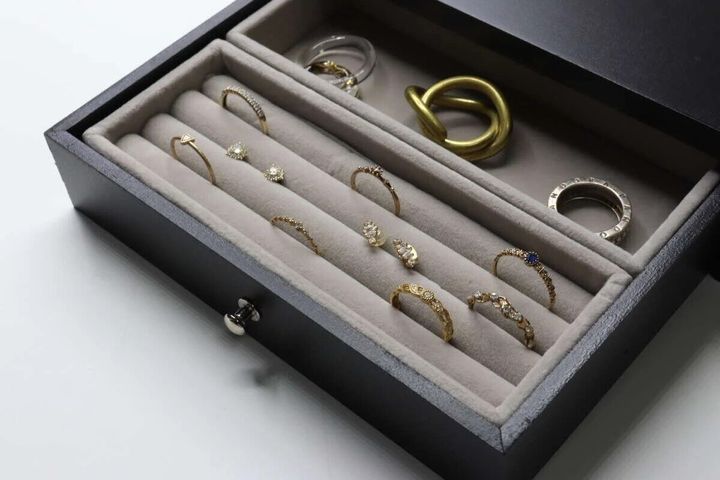 ダイソー アクセサリーBOX（スタッキング用） 使用例