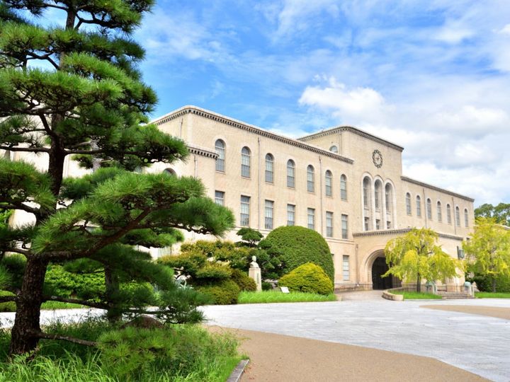 All About ニュース編集部が全国250人を対象に実施した「地方国公立大学に関するアンケート」の調査結果から、「一緒に働きたい」と思う地方国公立大学ランキングを発表！ 2位「神戸大学」を抑えた1位は？