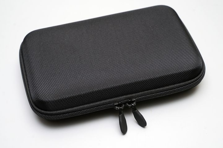 「Omikamo/Ewin キーボード ワイヤレス 折り畳み式 ipad タッチパッド付きキーボード Bluetooth キーボード収納ケース」。かなりマニアック。