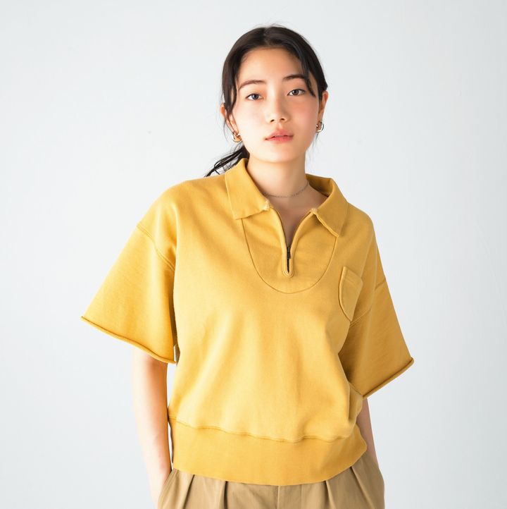 ウエストのリブが効いたヴィンテージ感漂うトップス。