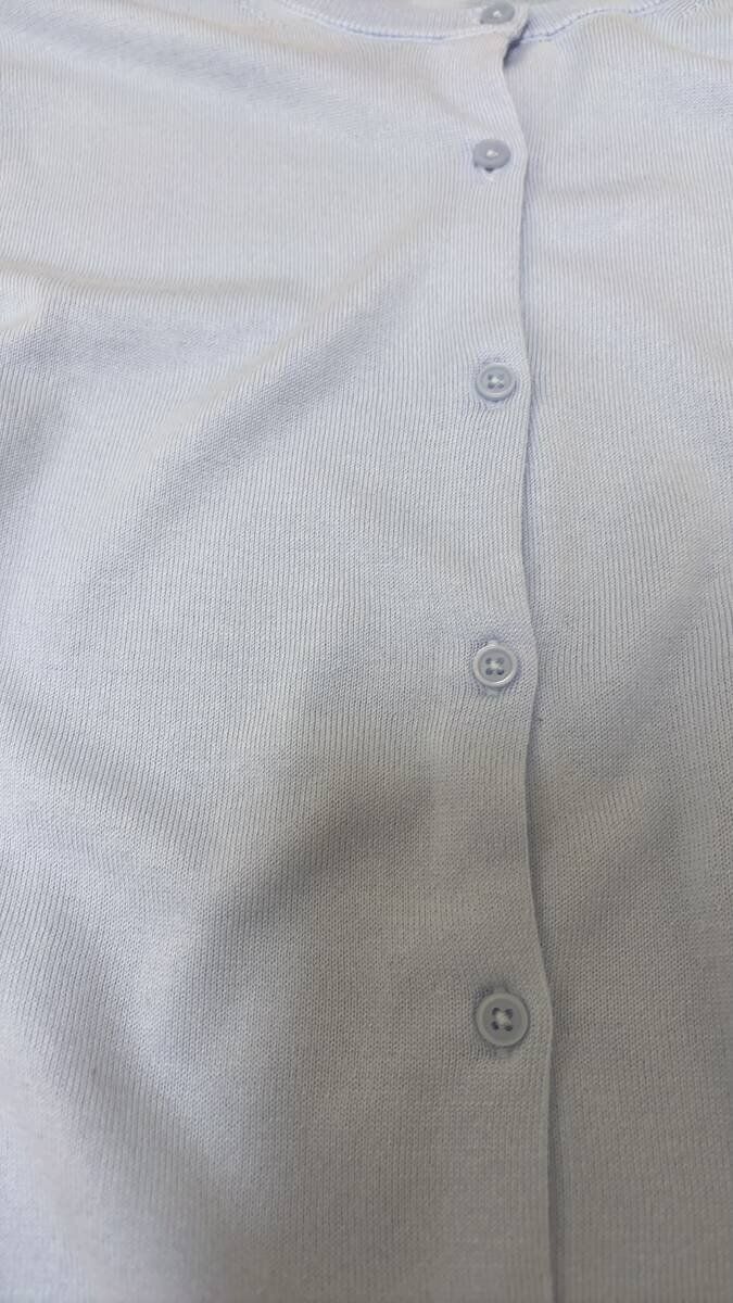 ユニクロUVカットクルーネックカーディガン ボタン部分