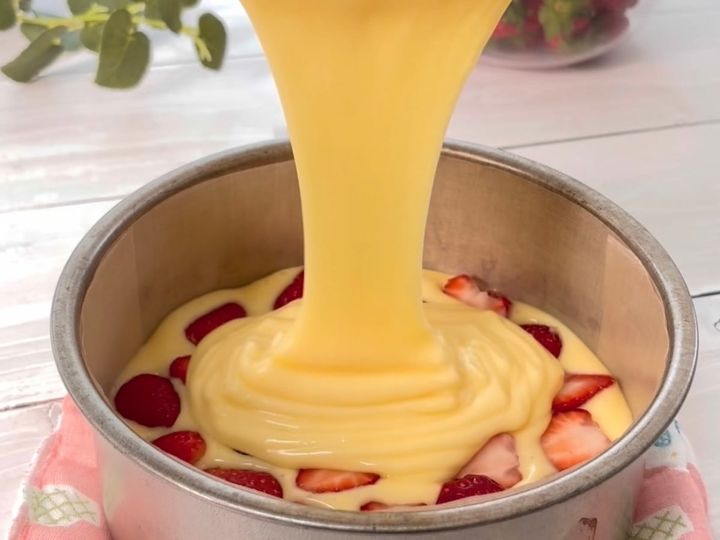 いちごヨーグルトケーキ